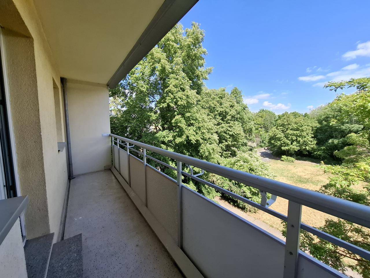 Johannes-Göderitz-Str. // Balkon