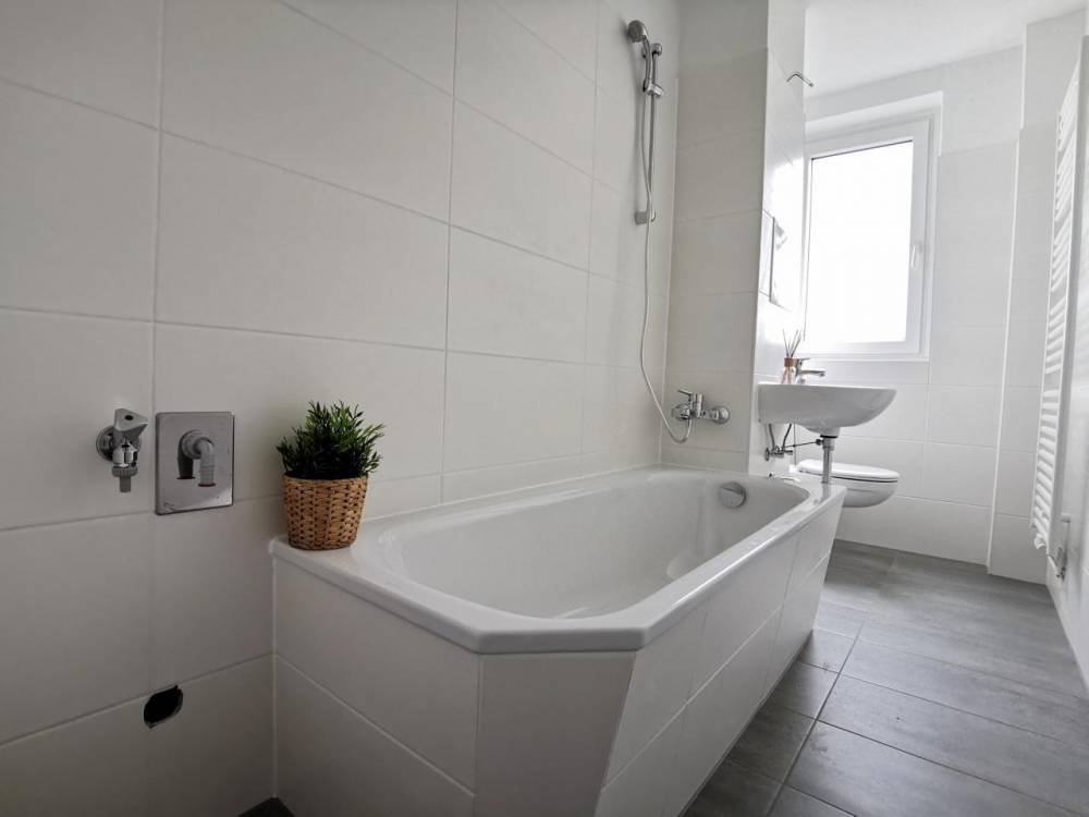 Hermann-Hesse-Str. // Bad (Beispiel)