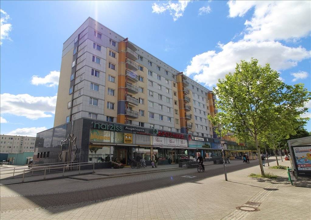 Breiter Weg // Front