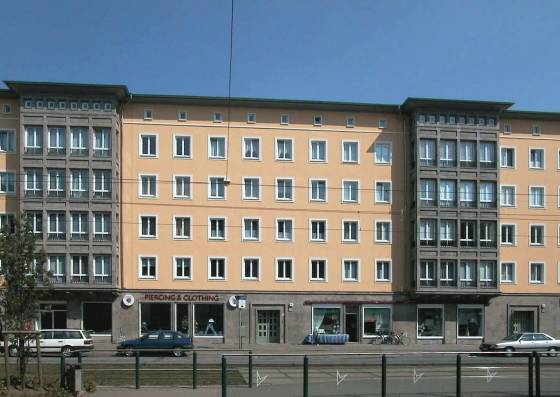 Breiter Weg 13 (Bildmitte), Westansicht