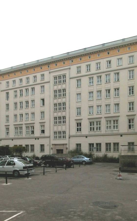 Ernst-Reuter-Allee 10 (Hofansicht), Nordseite