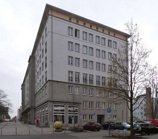 Krügerbrücke // Gebäudeansicht