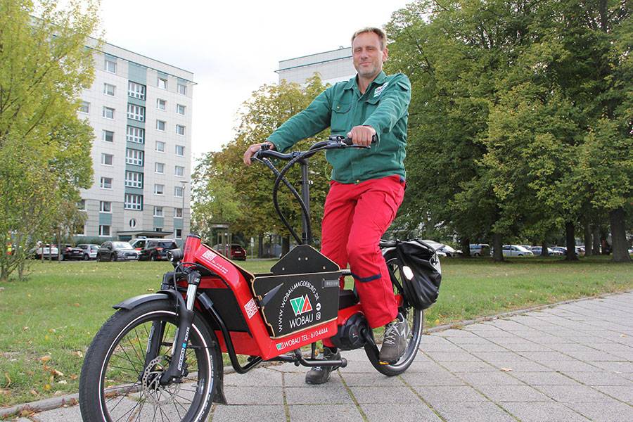 WOBAU Mietermagazin kommt per E-Lastenrad